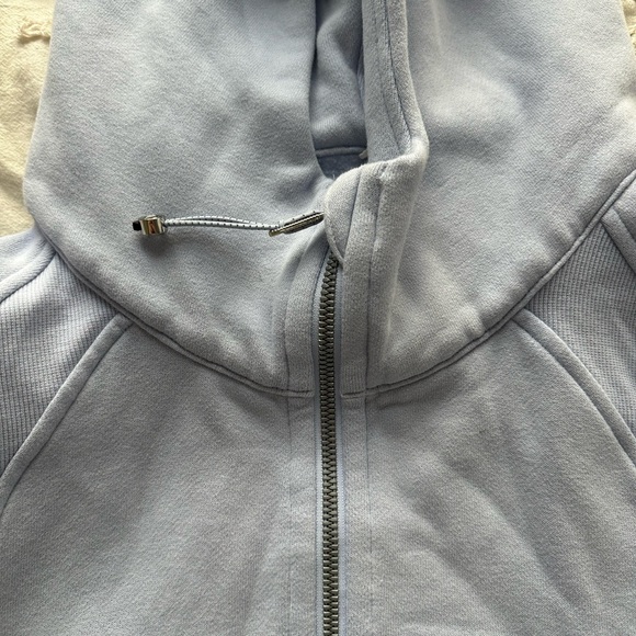 L/XL Periwinkle Lululemon Scuba/Excellent Condition - Picture 5 of 5